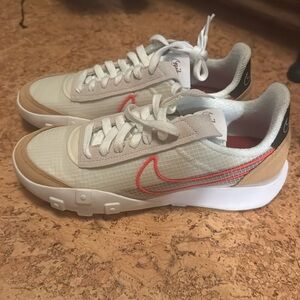 Women’s Nike waffle racer 2x 9.5 Brand new without box